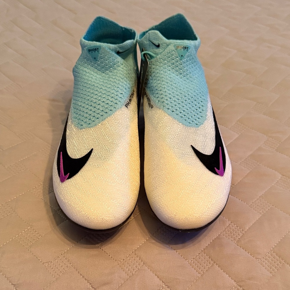 Nike men’s size 9 Phantom GX elite soccer cleats